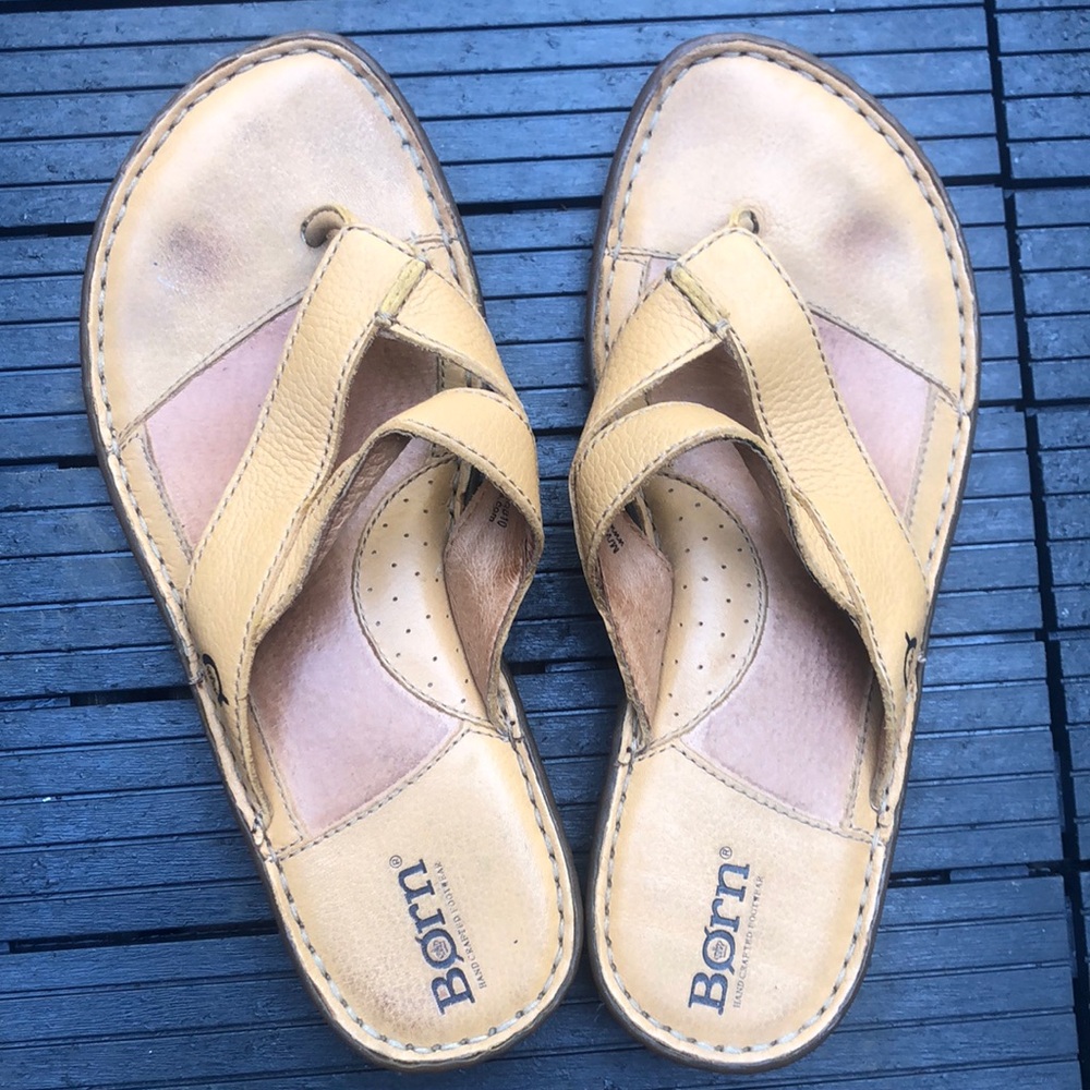 Born tan leather size 7 thong sandals